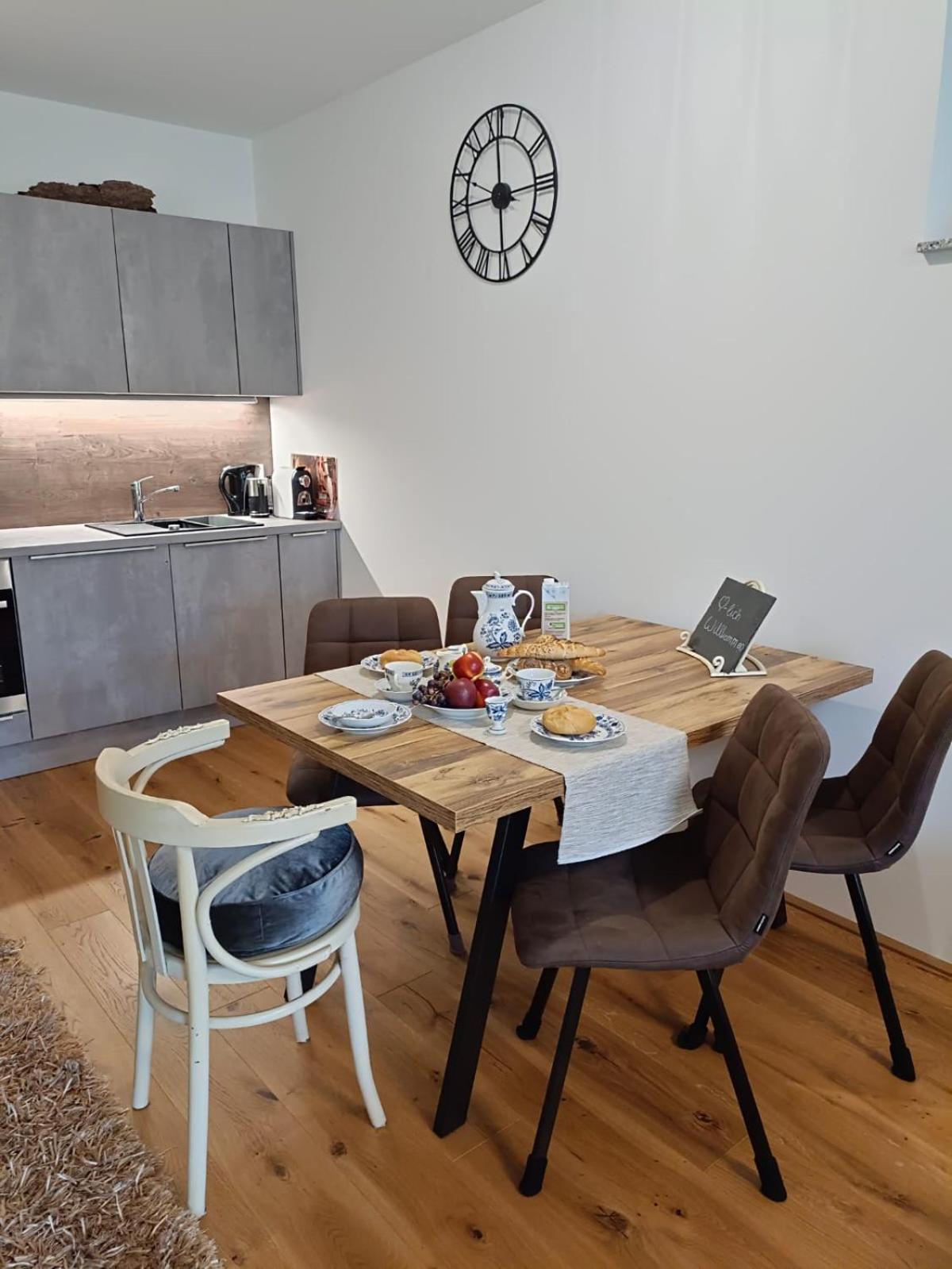 סאטנדורף Ferienwohnung Karasek Deluxe מראה חיצוני תמונה